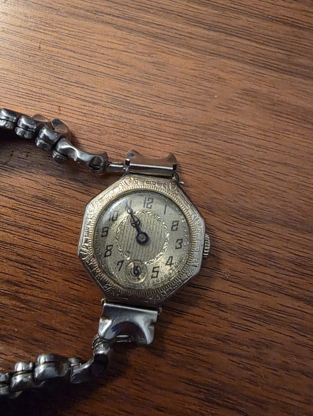 Vintage 15 Jewels Swiss Mechanical Cocktail Watch – Runs!Item Description